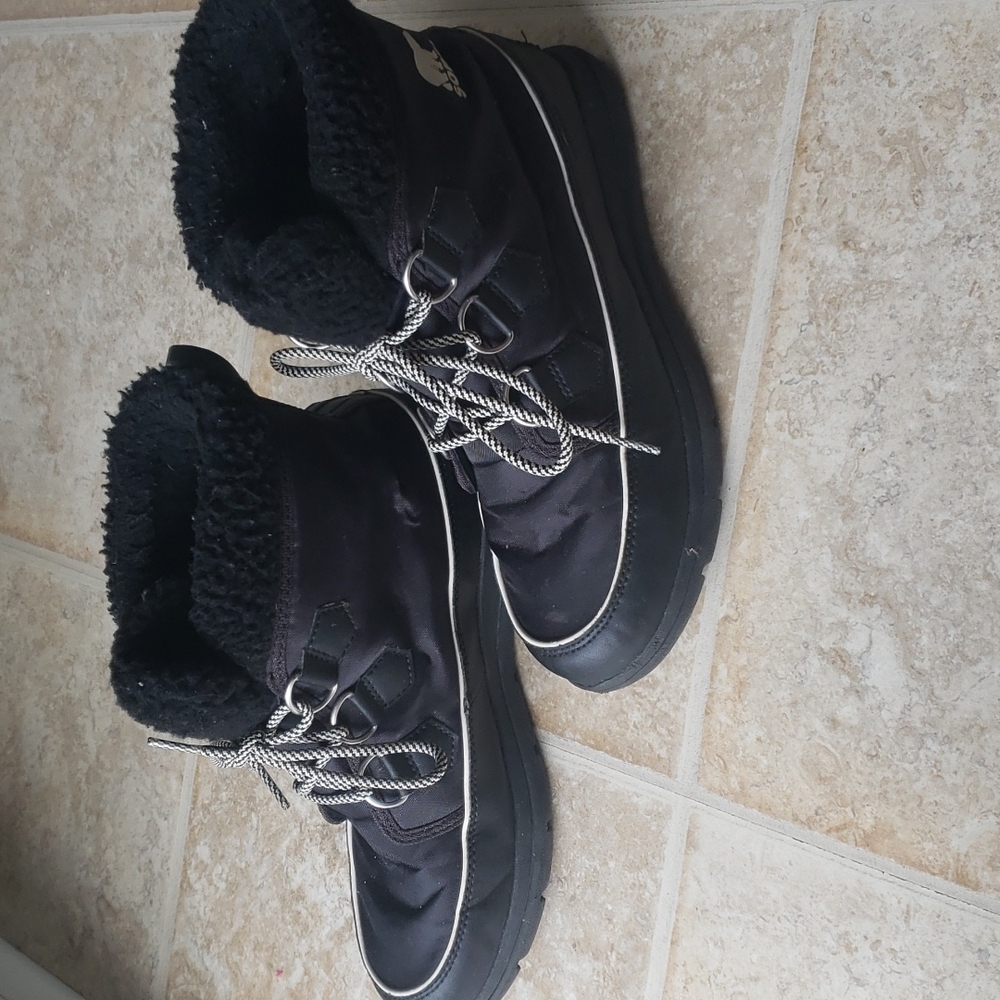 Sorel waterproof fluffy lined winter boots - Picture 4 of 11